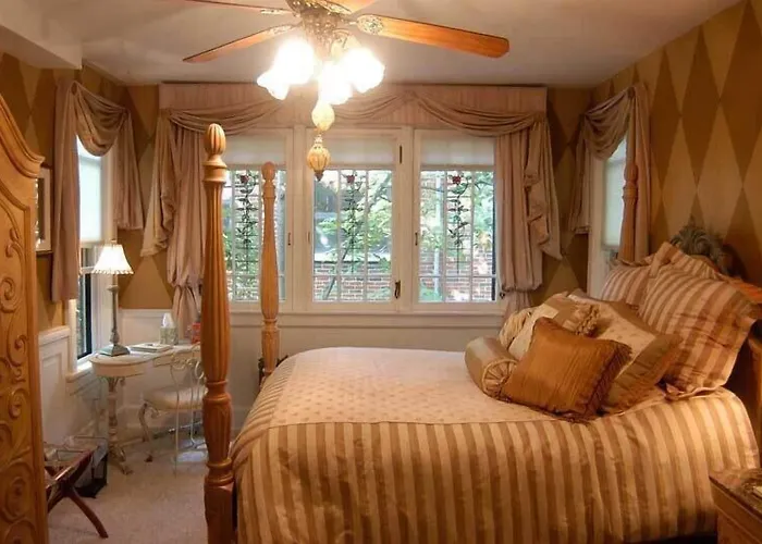 Gaslight Bed & Breakfast