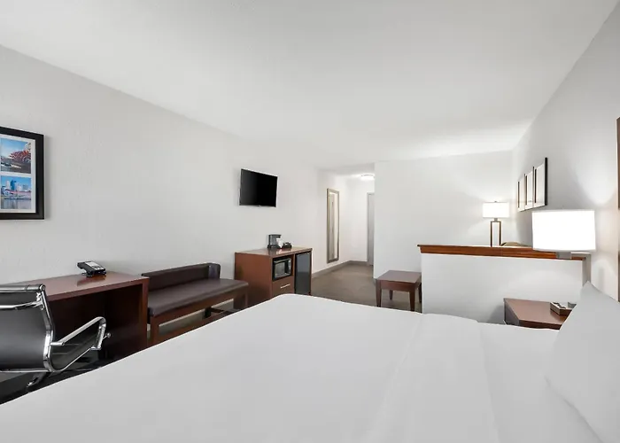 Comfort Inn & Suites Cincinnati Eastgate